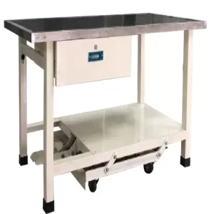 Bàn nguội 1800 mặt thép có bánh xe và cơ cấu nâng hạ